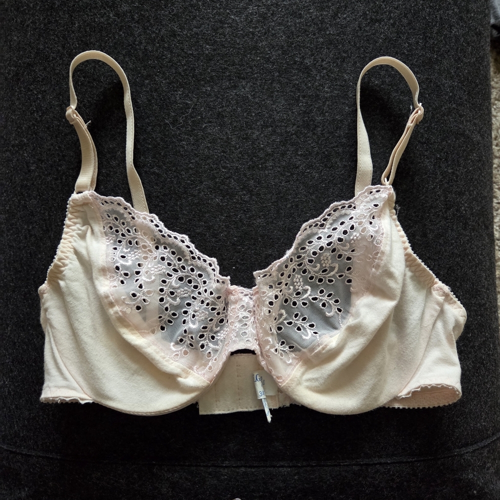 Olga Vintage 70s Eyelet Underwire Bra
